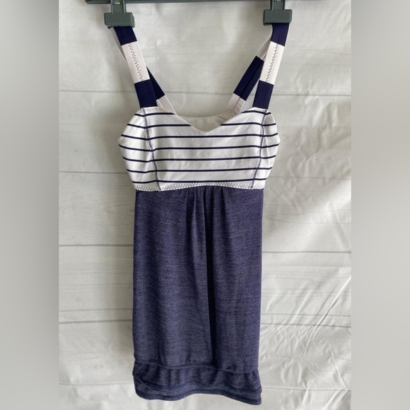 Lululemon Tank Top Women’s Size 2 Navy Run Back On Track Tank Top Logo Active # - Picture 1 of 7